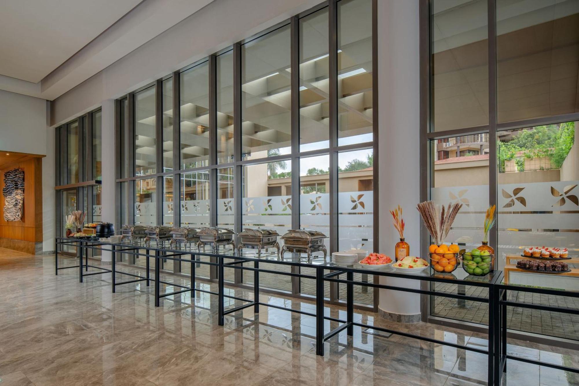 Four Points By Sheraton 캄팔라 외부 사진