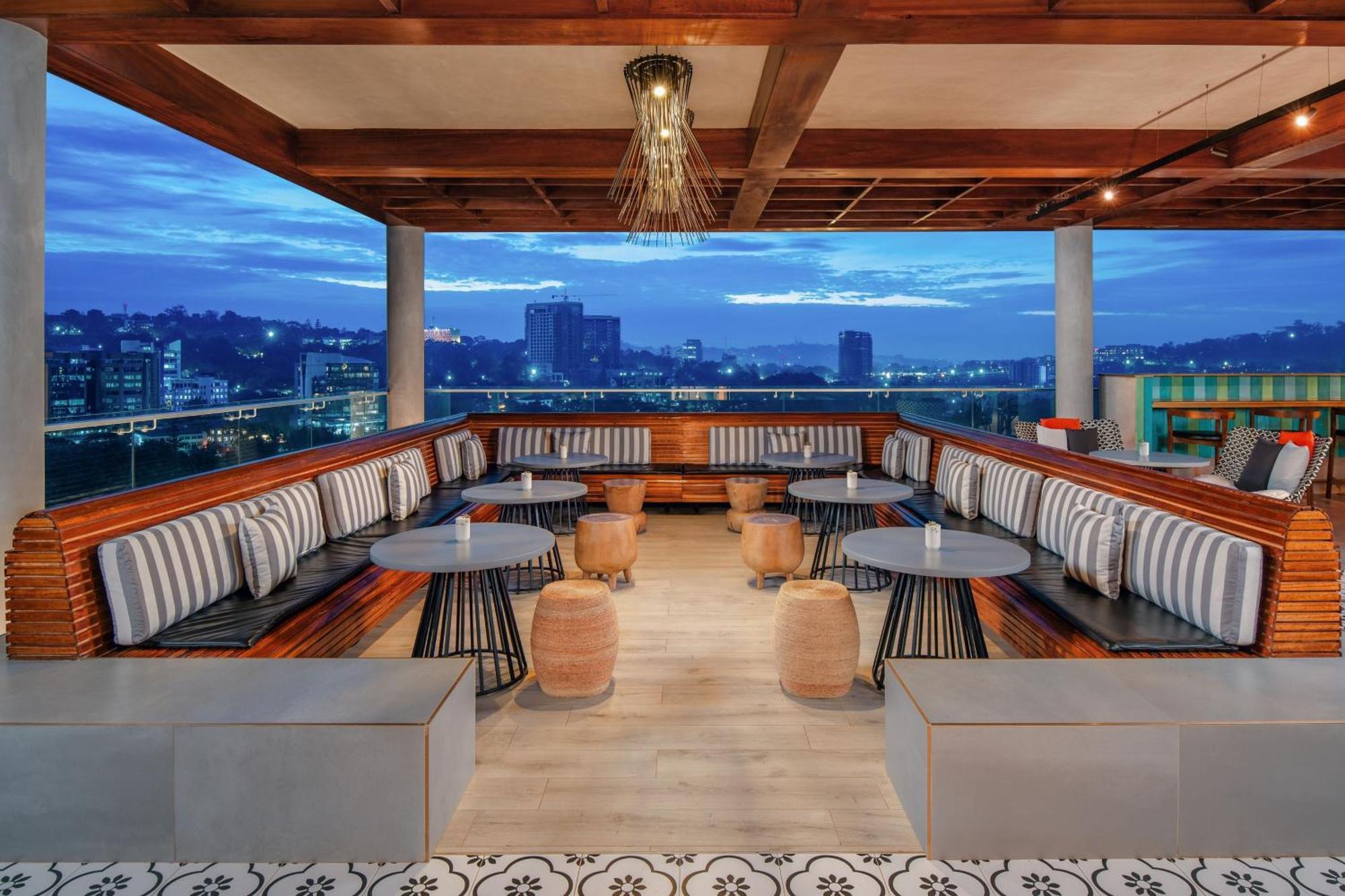 Four Points By Sheraton 캄팔라 외부 사진