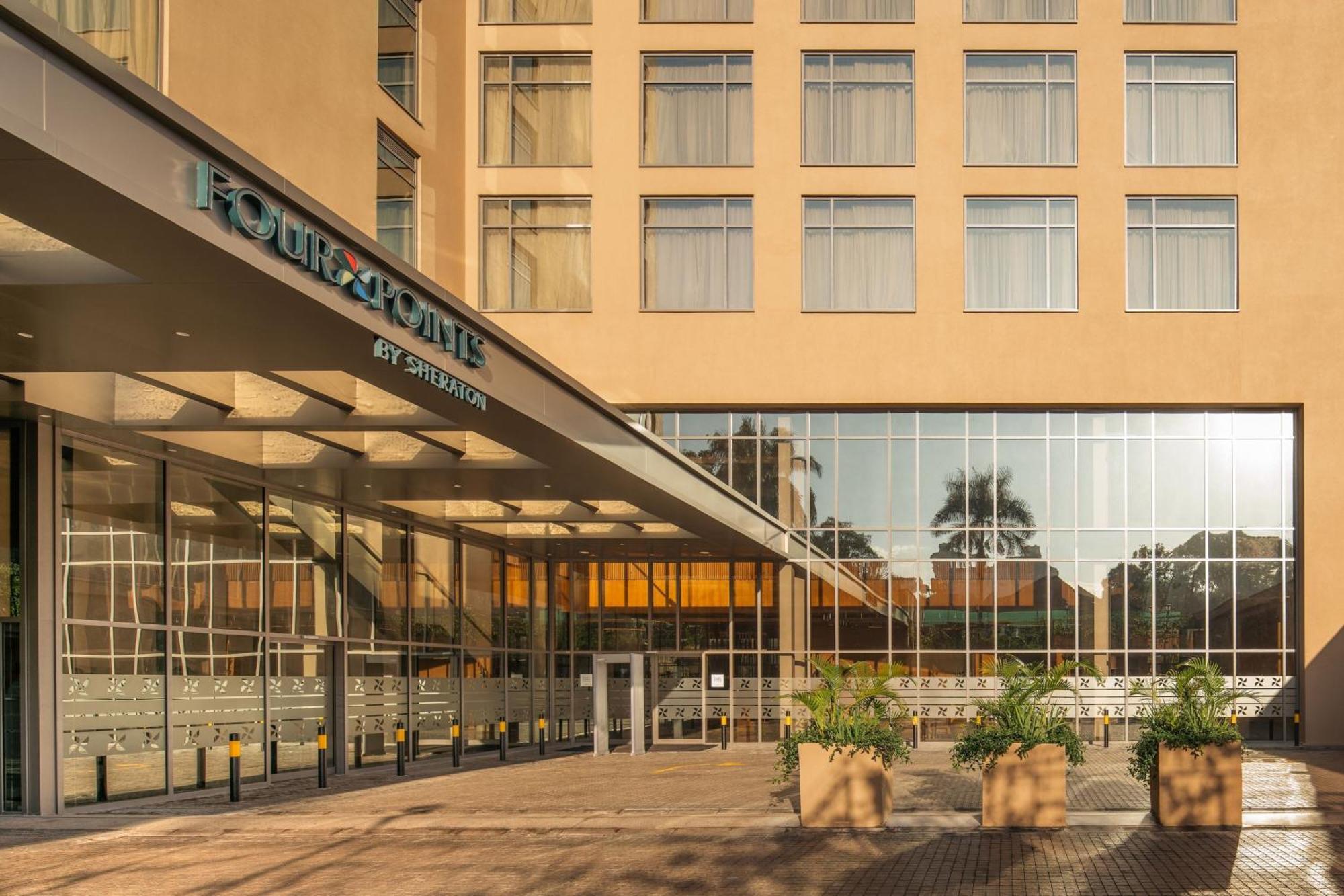 Four Points By Sheraton 캄팔라 외부 사진