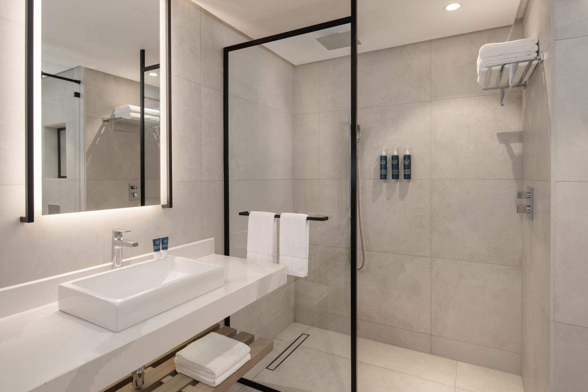 Four Points By Sheraton 캄팔라 외부 사진