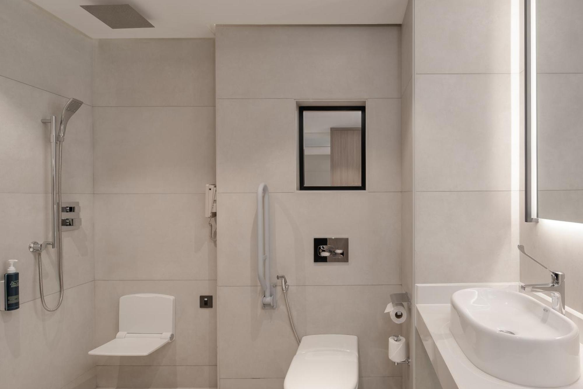 Four Points By Sheraton 캄팔라 외부 사진